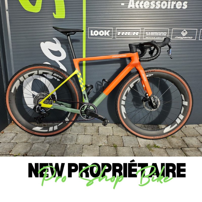 MEGAMO SILK 01 Grave